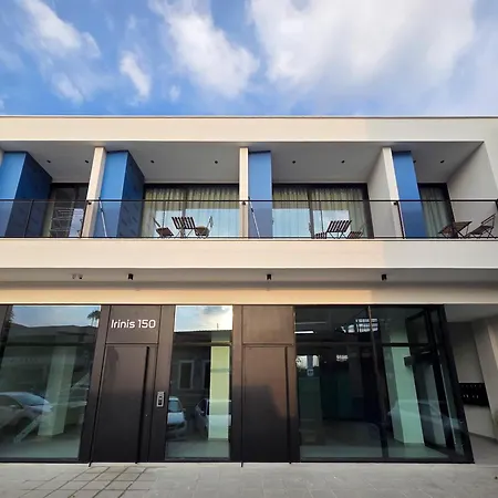 Irinis 150 Urban Luxury By Sweet Keys Lägenhet Limassol