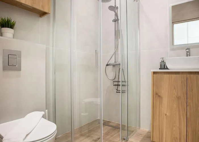 Irinis 150 Urban Luxury Lägenhet