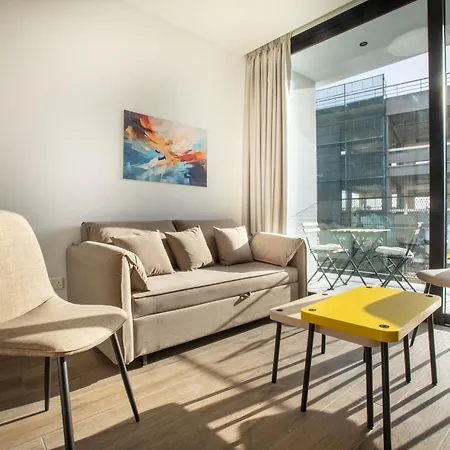 Irinis 150 Urban Luxury 아파트